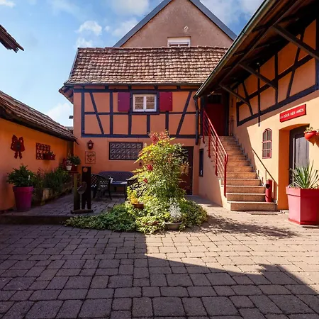 La Cour Des Amis Bed & Breakfast 3*