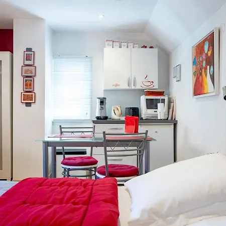 Bed & Breakfast La Cour Des Amis 3*