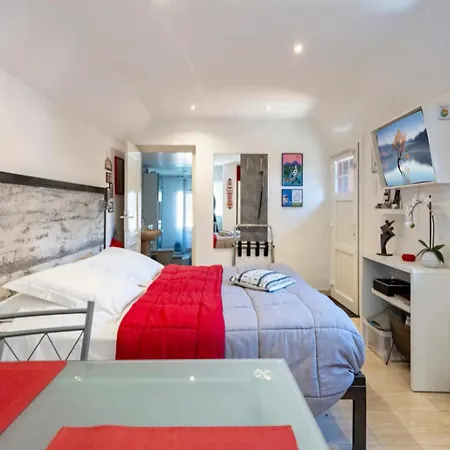 La Cour Des Amis Bed & Breakfast