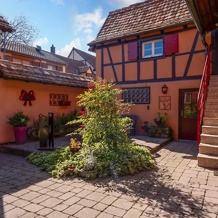 Bed & Breakfast La Cour Des Amis 3*